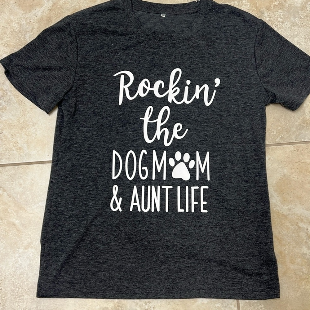 Rockin' the dog mom and Aunt life medium gray T-shirt tee